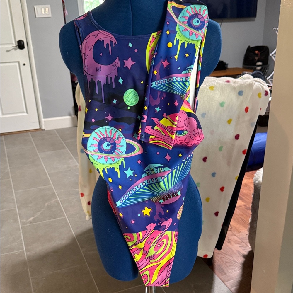 Trippy body suit